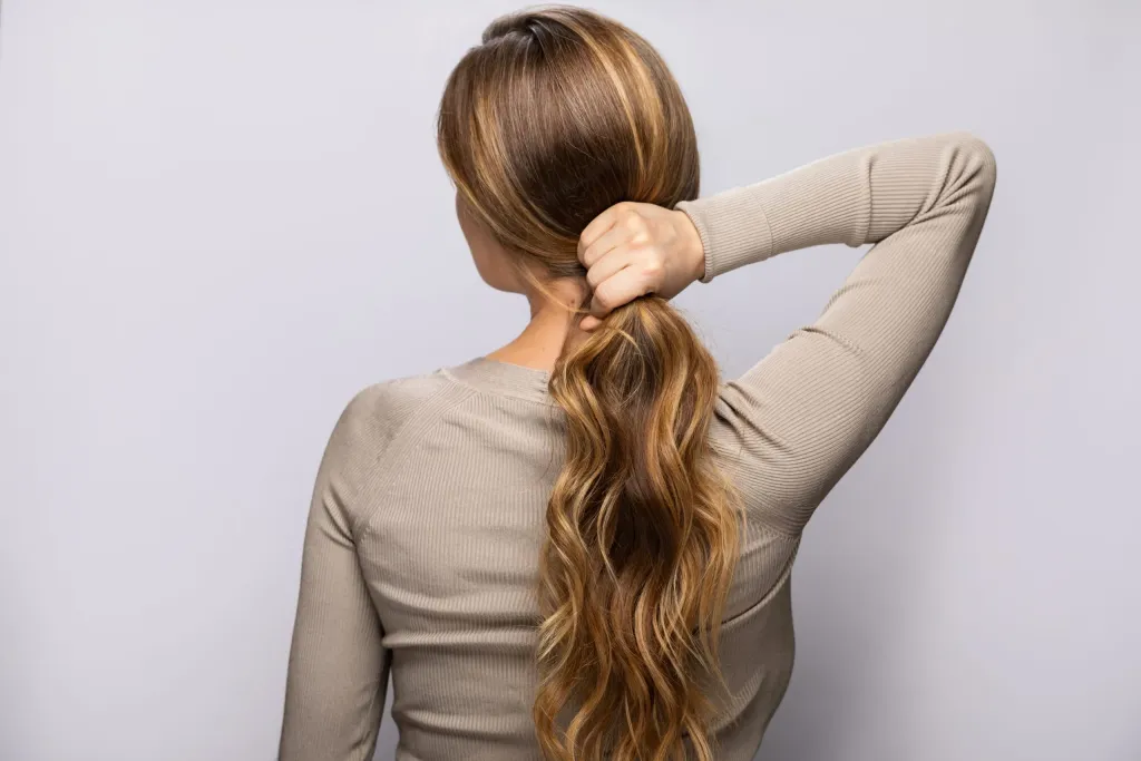 Ombre na zimnych odcieniach blondu – poznajcie super modną koloryzację