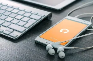 Czy pobieranie muzyki z Internetu zawsze jest nielegalne?